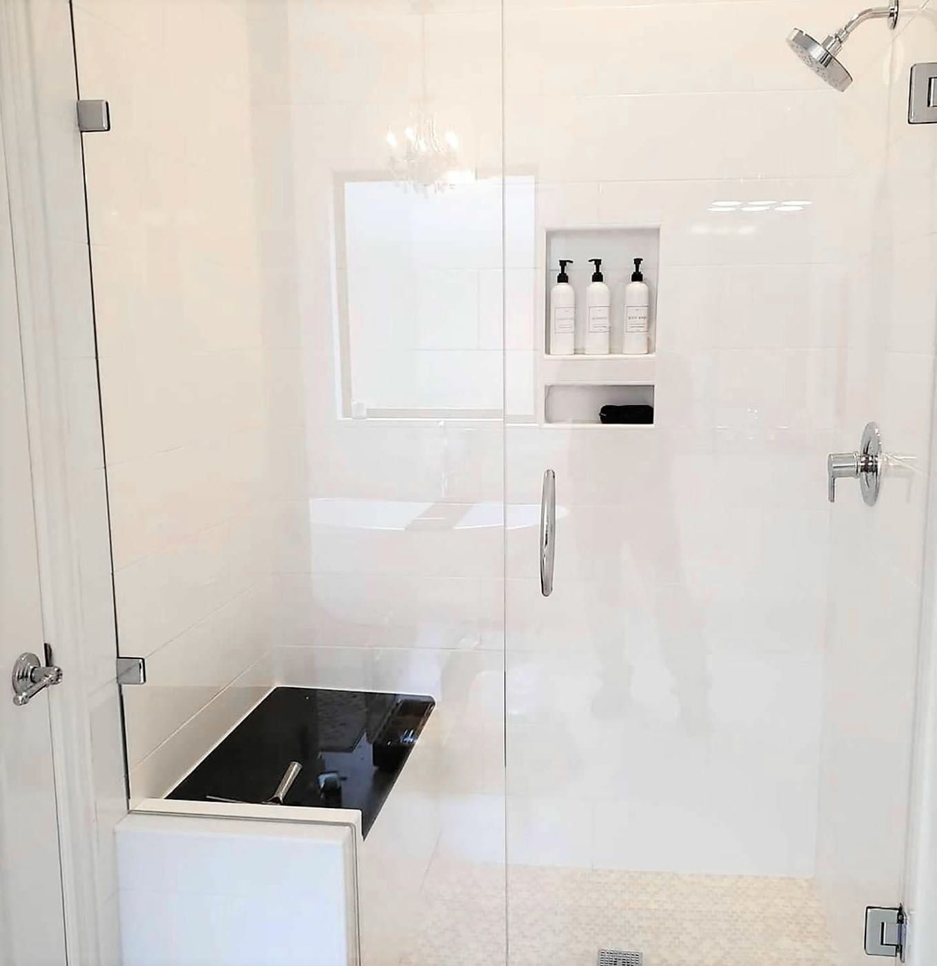 A large, luxurious bathroom with tile installed by Footprints Bath and Tile Lawrenceville / Sugar Hill.